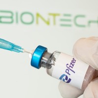 Pfizerrel oltották? Súlyos mellékhatást fedeztek fel az oltottak egy részénél