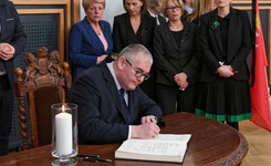 Wiceprezydent Gdańska spotkał się z matką zabójcy Adamowicza. 'Miasto zaoferowało pomoc rodzinie'