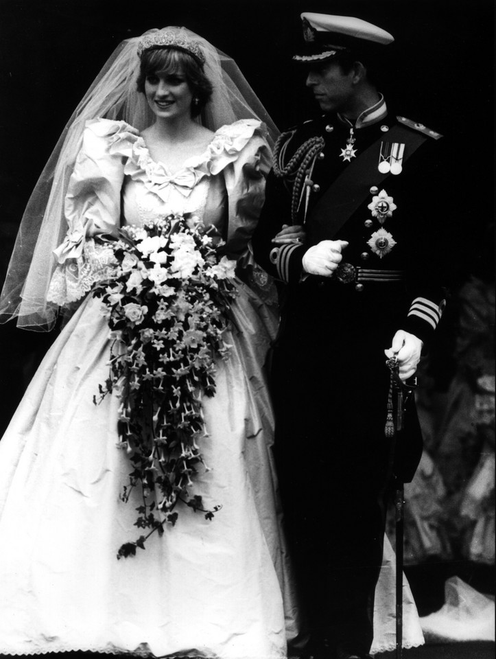 Księżna Diana i książę Karol pobrali się 40 lat temu. Dla Lady Di przygotowano dwie kreacje