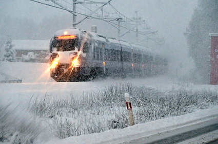 Atak zimy w Polsce. Opóźnienia na kolei sięgają nawet kilku godzin