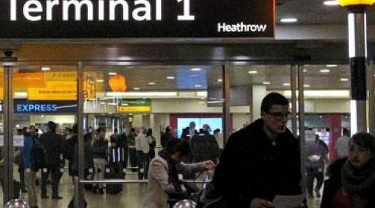 Ebola pánik egy angliai repülőtéren!
