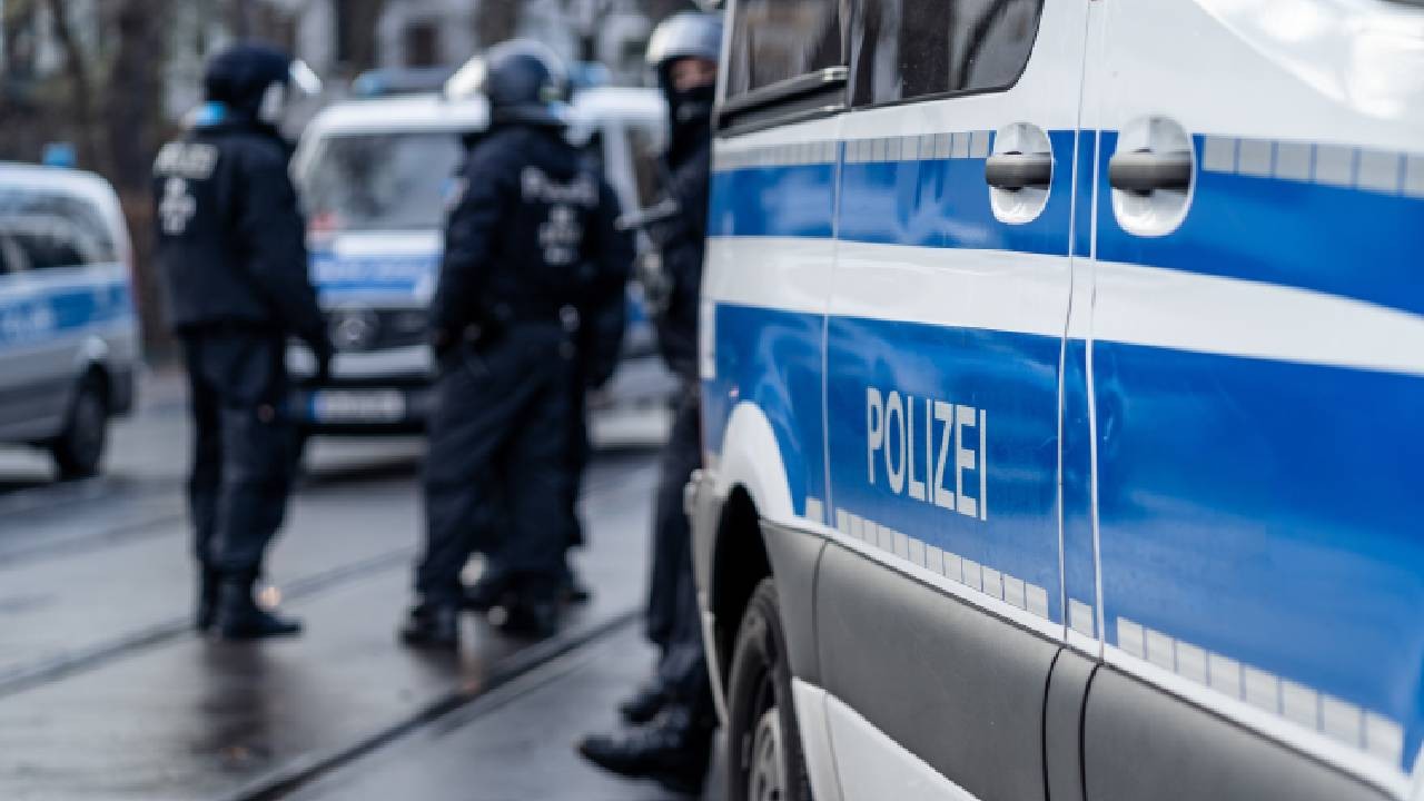 O rețea de 70 hoți români specializată în furturi de metale a fost destructurată în Germania. Pagube de milioane de euro