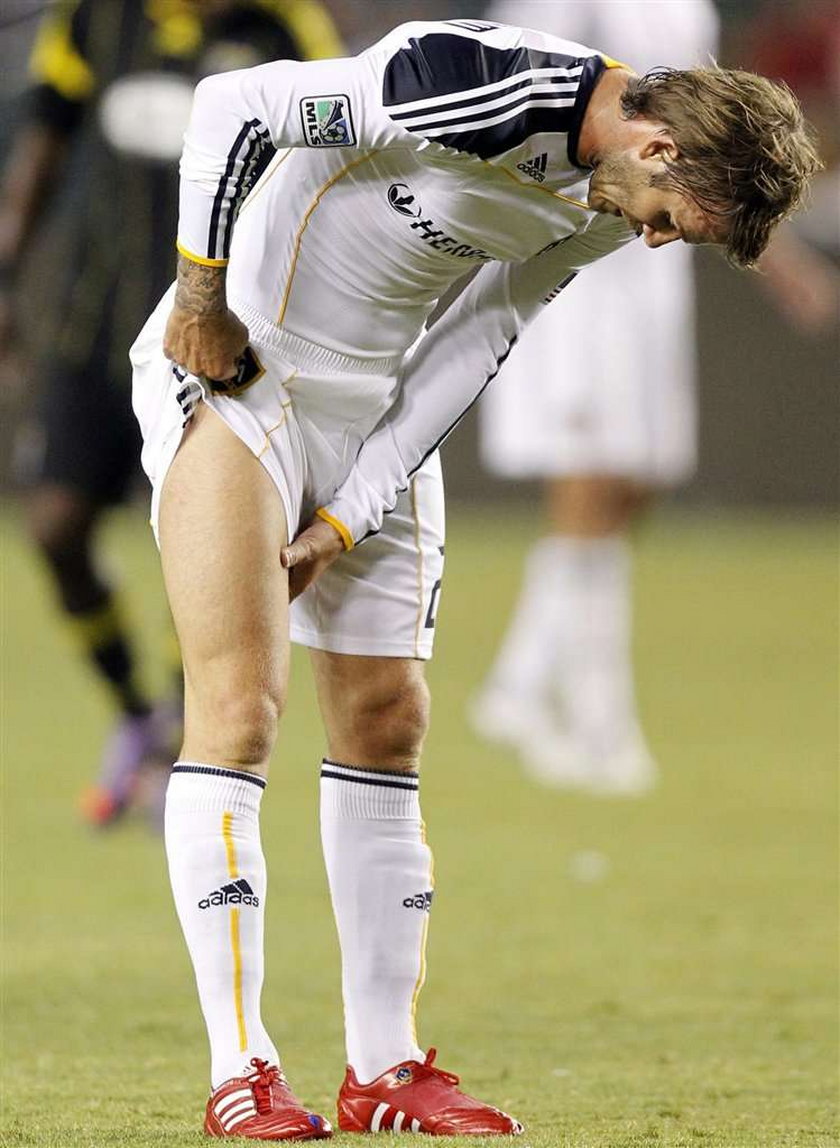 Szok! David Beckham depiluje nogi!