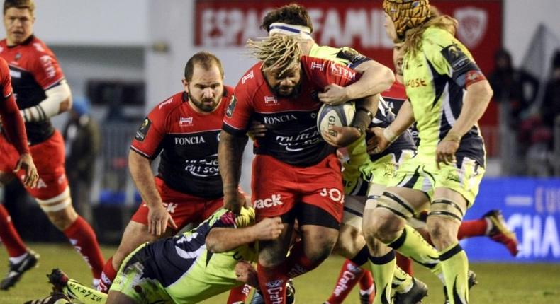 Toulon's Mathieu Bastareaud (C) fights for the ball with Sale's players during their European Rugby Champions Cup match, at the Mayol Stadium in Toulon, southern France, on January 15, 2017