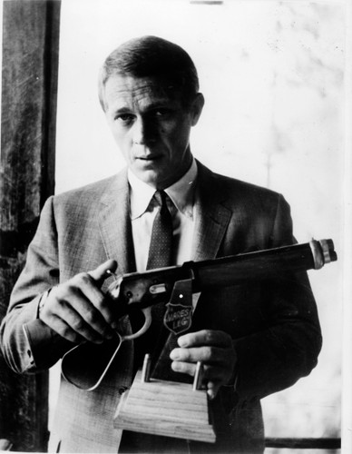 9. Aktor Steve McQueen zmarł w 1980 roku w wieku 50 lat. W 2011 roku zarobił 7 milionów dolarów.