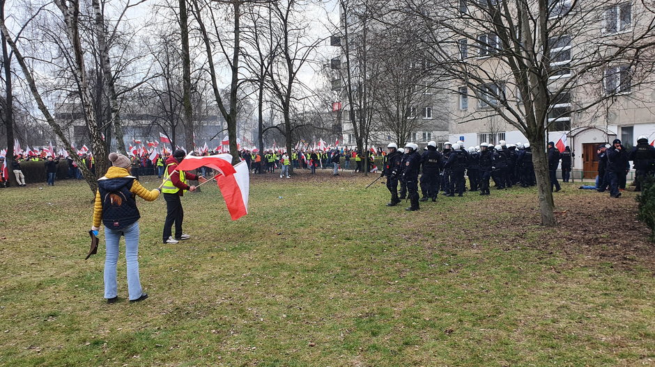 Starcia protestujących z policją przed Sejmem