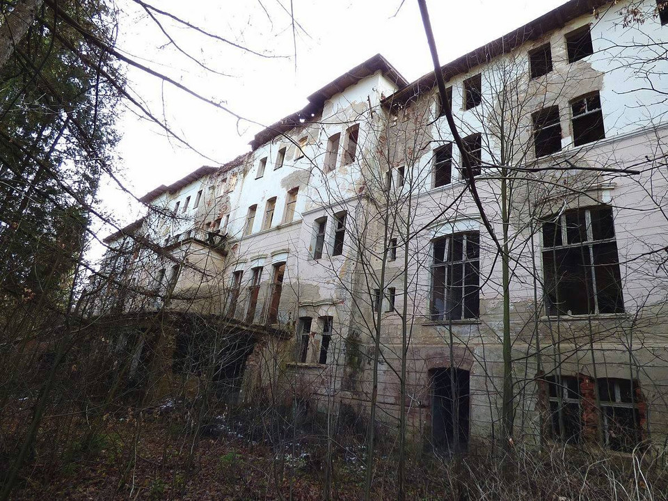 Opuszczone sanatorium w Barcinku pod Jelenią Górą