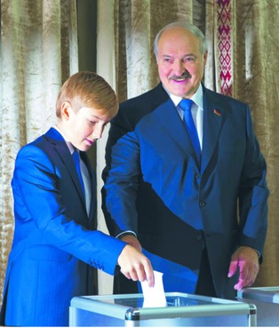 Francja: za organizowaniem przemytu migrantów do UE stoi rodzina Łukaszenki