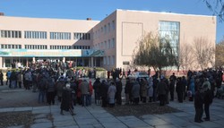 Wybory w Donbasie. Poroszenko: Fikcja pod lufami karabinów [ZDJĘCIA]