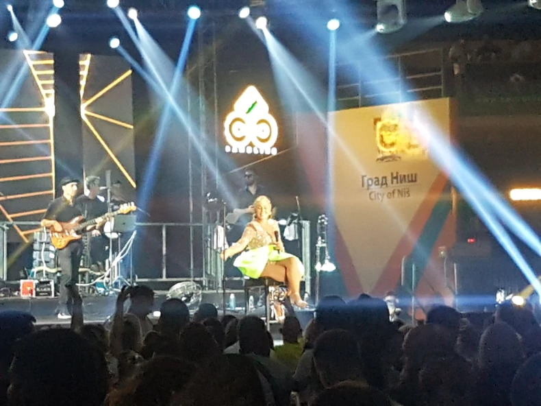 Lepa Brena na koncertu u Nišu