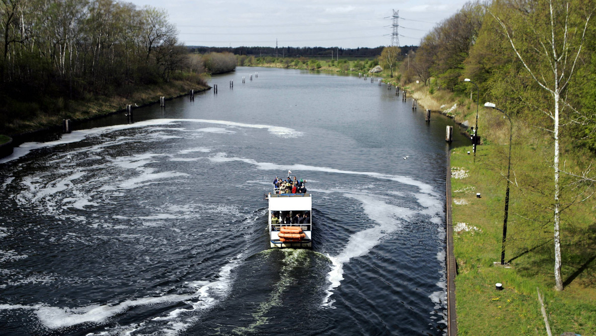 1 maja rozpocznie się sezon żeglugowy na liczącym ponad 41 km Kanale Gliwickim - podał dzisiaj jego administrator. Do 31 października kanał będzie dostępny przez cały tydzień w godz. 6-22. W tym roku dwukrotnie będzie można z bliska poznać pracę jego infrastruktury.