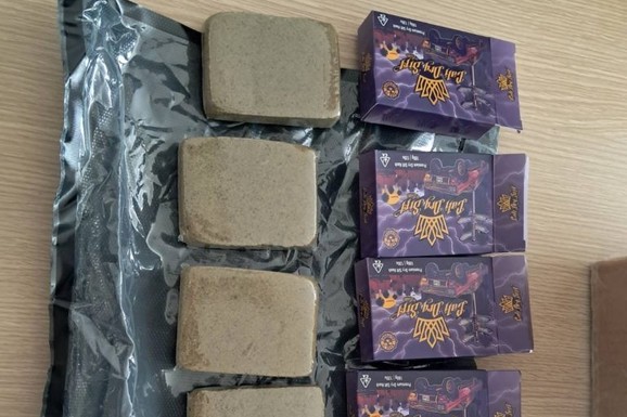 POŠTOM POSLAO DROGU Granična policija pronašla pola kilograma hašiša: Evo kako su "ulovili" pošiljku (FOTO)