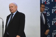 Prezes PiS Jarosław Kaczyński miałby wrócić do rządu, by z poziomu KPRM opanować wojnę w sztabie