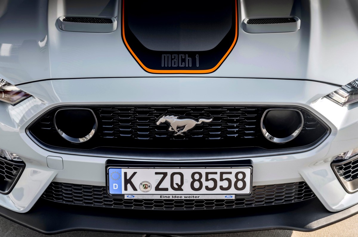 Ford Mustang Mach 1 w kolorze Fighter Jet Gray