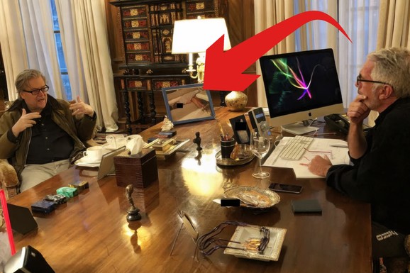 (FOTO) "OVO JE BOLESNO" Fotografija na stolu pedofila Epstajna sve je ZGROZILA: Nove slike milijardera digle buru u Americi, na njima Tramp, Klinton i Vudi Alen