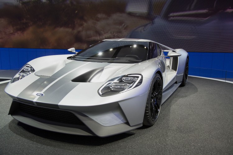 Fort GT z silnikiem o mocy 600 KM będzie osiągał maksymalną prędkość ponad 200 mil na godzinę. Ford planuje, że ta wersja będzie gotowa w 2017 roku. <br><br>Fotograf: Michael Nagle / Bloomberg