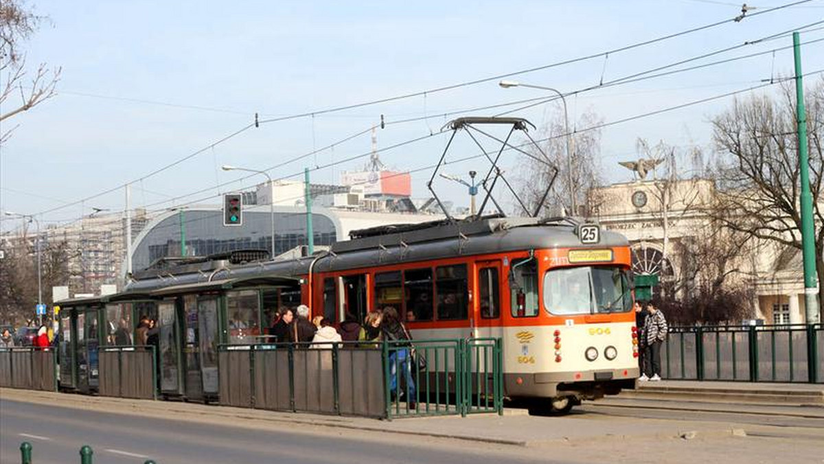 Uwaga pasażerowie komunikacji miejskiej! W weekend tramwaje nie będą kursowały ul. Głogowską. Jest to związane z pracami, które będą się toczyły przy wyjeździe z nowobudowanej trasy Pestki.