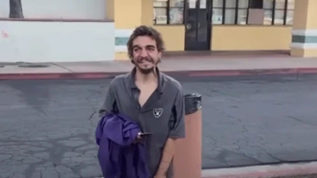 Bio je zvezda hit serije, a sad živi na ulici prljav i zapušten