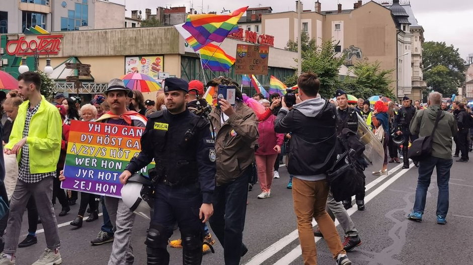 Przez centrum miasta przeszedł Marsz Równości. W tłum rzucono petardę