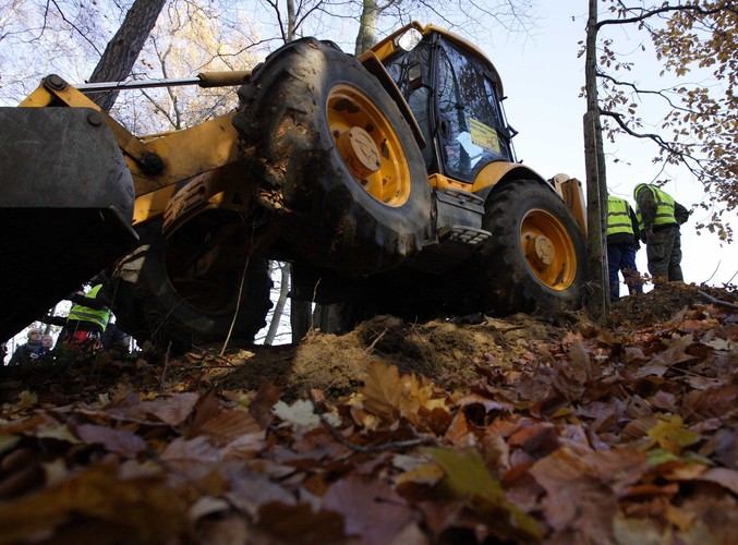 Operacja zepchnięcia schronu z klifu w Gdyni-Orłowie