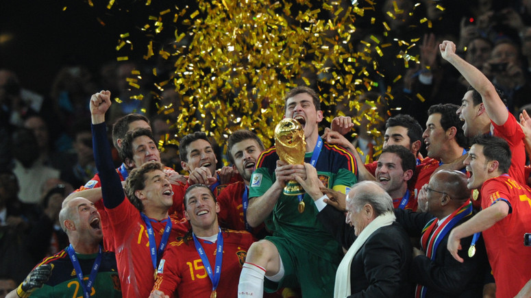 Hiszpania: rocznica wygrania MŚ 2010. Iker Casillas i Andres Iniesta,  specjaliści od cudów, byli jej bohaterami - Piłka nożna