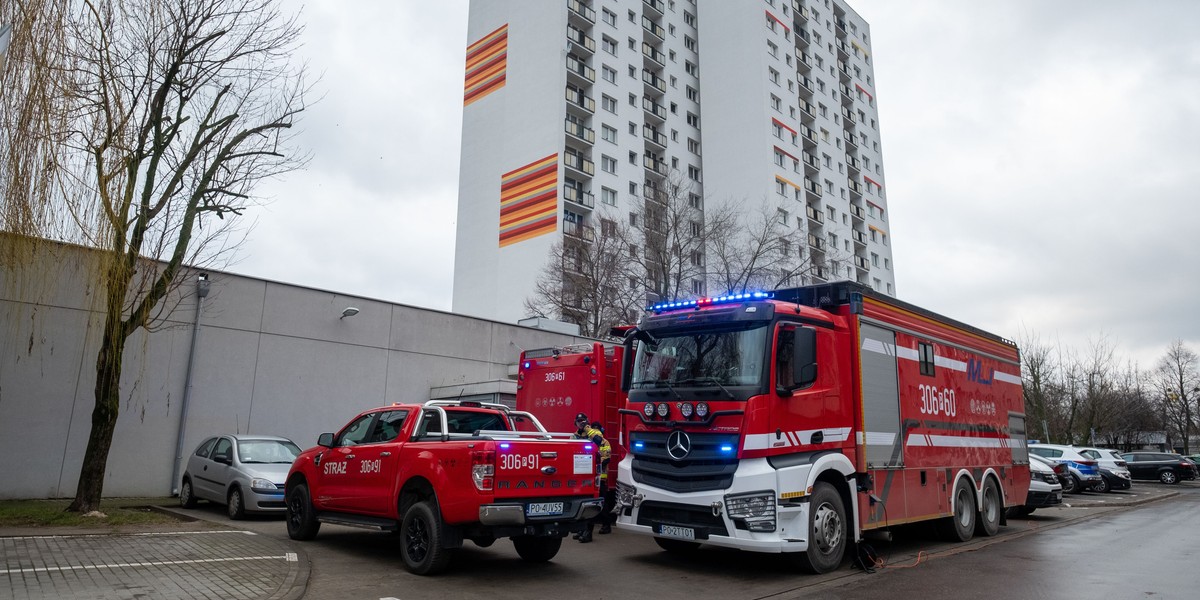 Piromanowi, który w piwnicy bloku zgromadził arsenał chemiczny grozi do 8 lat więzienia.