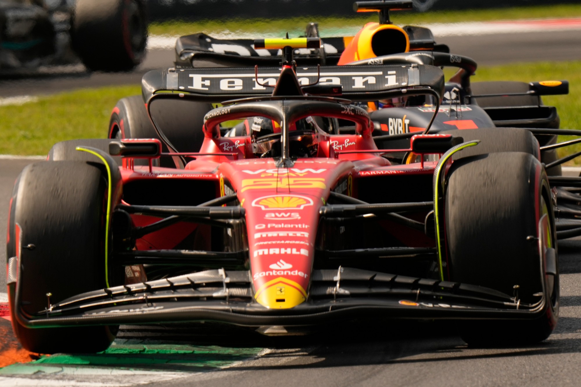 Španielsky jazdec Carlos Sainz (Ferrari).