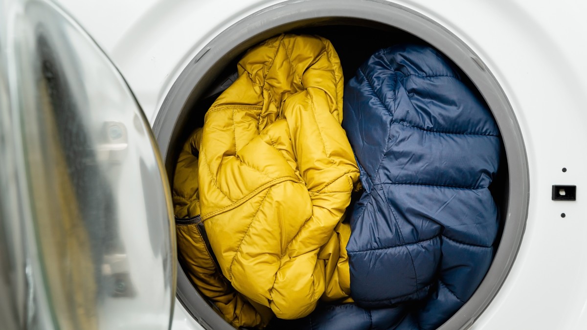 Kako oprati perjanu jaknu u veš mašini, a da je ne uništite
