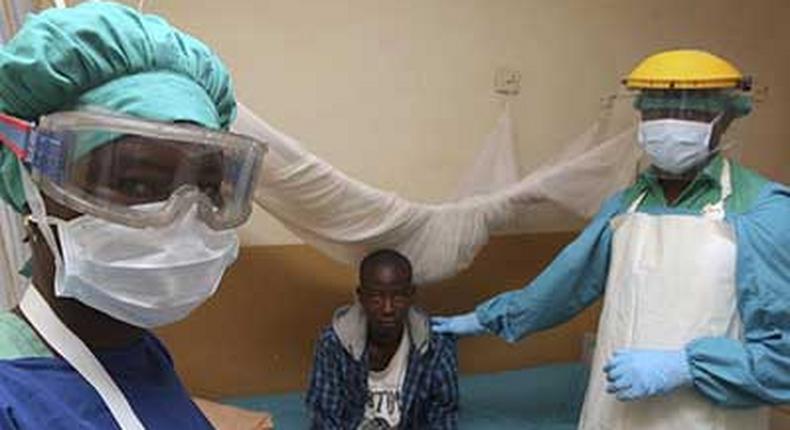 Lassa fever patient being attended to by a doctor. [Posta]