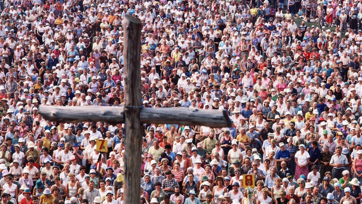 Raport z badań nt. wolności religijnej w świadomości polskich katolików w 2010 r. przeprowadzonych na zlecenie "Niedzieli" przez Instytut Statystyki Kościoła Katolickiego SAC pod kierunkiem ks. prof. Witolda Zdaniewicza SAC.