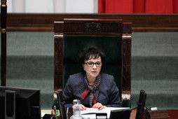 Elżbieta Witek podczas posiedzenia Sejmu w nocy z 21 na 22 listopada 2019 r.