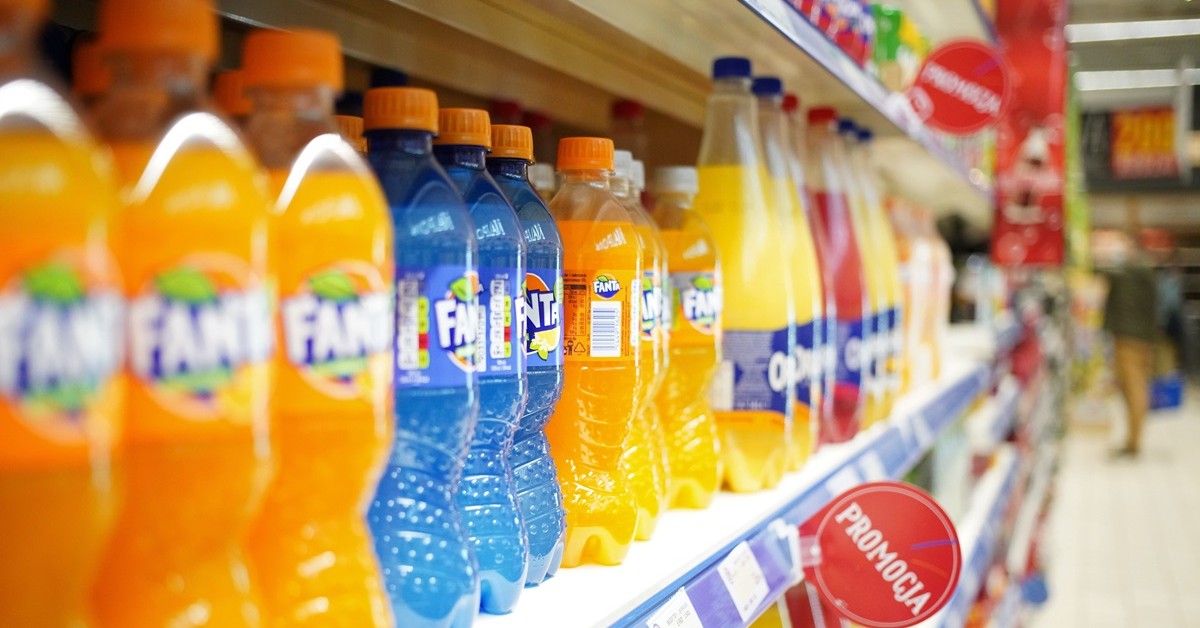 Podatek cukrowy 2026: nowe stawki, kto straci i o ile podrożeją napoje