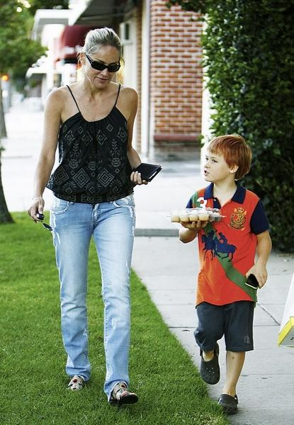 Sharon Stone z synami w Los Angeles