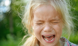 Jak nauczyć dziecko odporności na frustrację i stres? Psychiatra radzi rodzicom