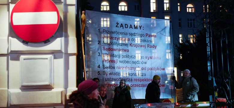 Obywatele RP blokowali wjazd i wyjazd z Ministerstwa Sprawiedliwości. Interweniowała policja