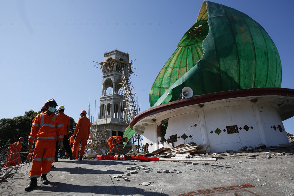 Indonezja: 131 ofiar śmiertelnych trzęsienia ziemi na Lombok