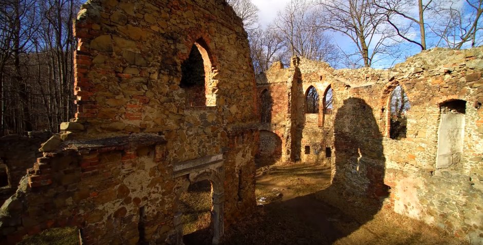 Ruiny Starego Książa inspirują wielbicieli historii