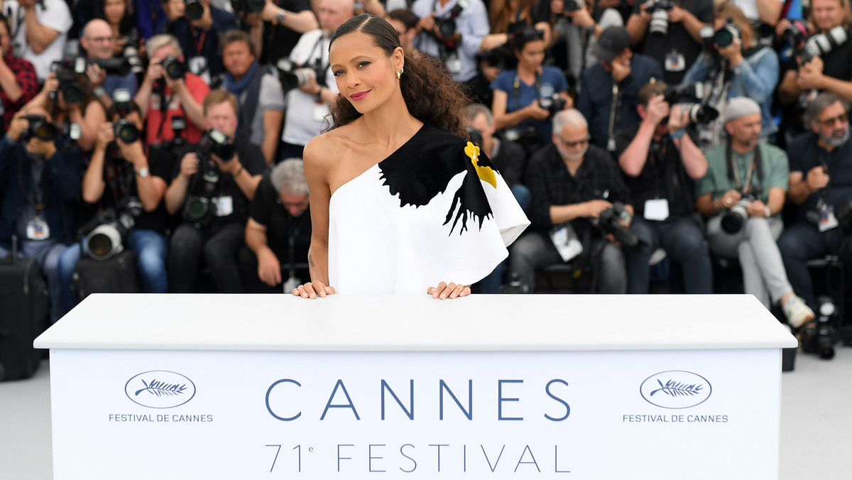 Festiwal Filmowy w Cannes wciąż trwa. Na czerwonym dywanie można tam spotkać największe gwiazdy światowego kina, takie jak Cate Blanchett, Amber Heard, czy Monica Bellucci. Do tej słonecznej stolicy europejskiego kina co roku przyjeżdżają także tłumy turystów. Nic dziwnego. Cannes to nie tylko festiwal. To również piękne, urokliwe miejsce w idealnym miejscu na mapie.