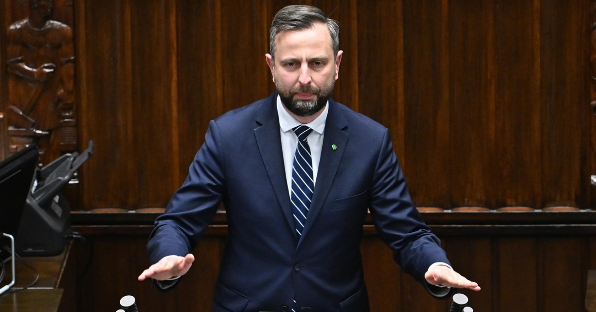 Wojskowe dokumenty w śmieciach. Szef MON zapowiada: będą konsekwencję