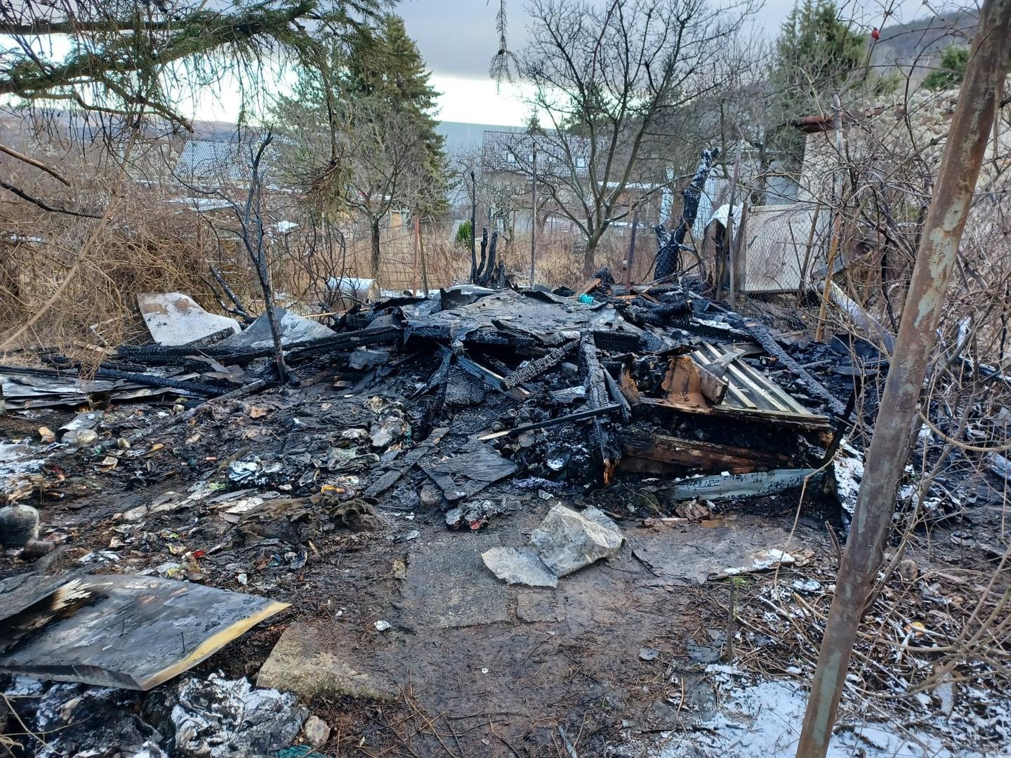 Požiar chatky v Devínskej Novej Vsi. 