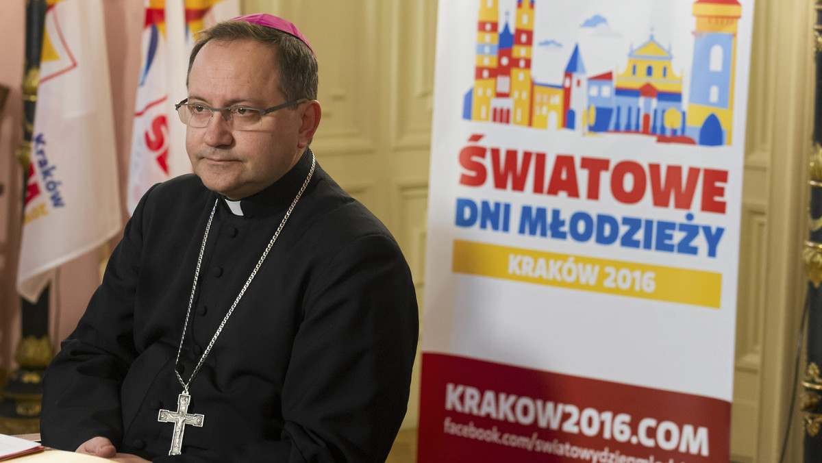 - Chcę podkreślić, że dobrze układa nam się praca z rządem oraz jego przedstawicielem, wojewodą małopolskim – powiedział biskup Damian Muskus. Tym samym duchowny odniósł się do rozbieżności między raportem opracowanym przez Rządowe Centrum Bezpieczeństwa a dokumentem kościelnym. Oba dotyczą stanu przygotowań Brzegów do Światowych Dni Młodzieży. Strona kościelna uważa, że miejscowość pod Wieliczką jest gotowa na przyjęcie młodych. RBC twierdzi, że organizacja może zagrażać zdrowiu i życiu uczestników.