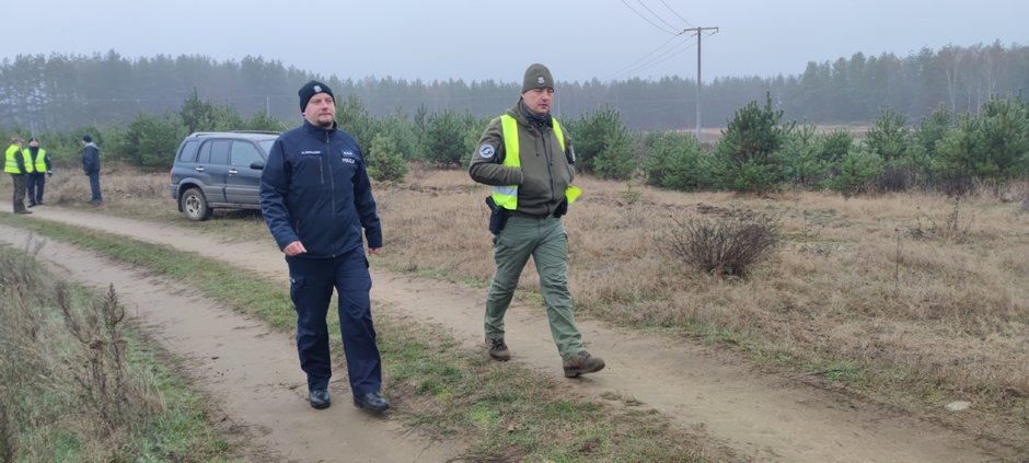 Ponad 100 osób szuka starszego mężczyzny. W piątek oddalił się od swojego domu