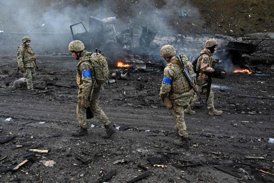 Zdjęcie przedstawia atak wojsk rosyjskich na Kijów, 26 lutego