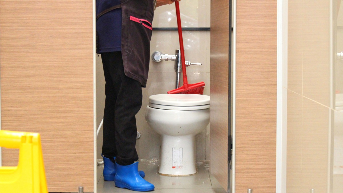 Srbin zbog TOALETA mora da plati KAZNU od 100.000 evra: Drama u Austriji