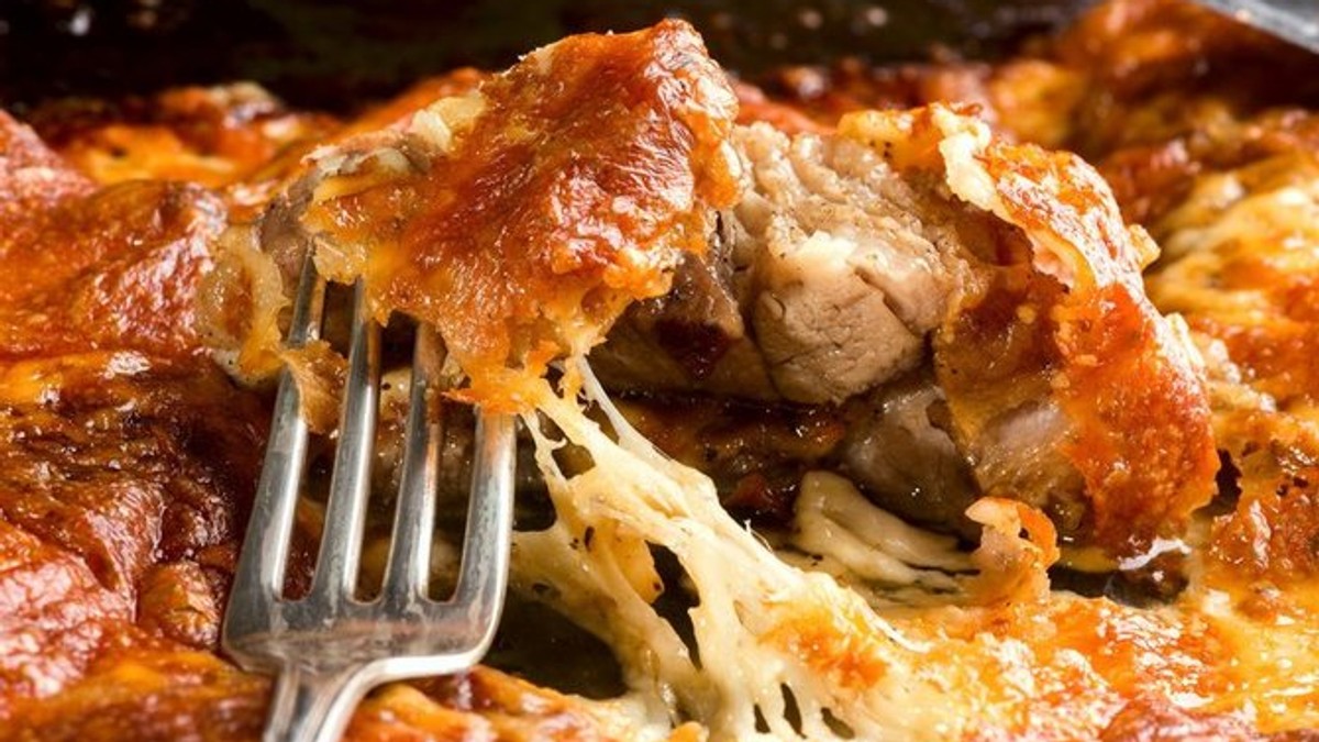 Trik sa pivom i sodom bikarbonom za savršeno hrskavu pečenu svinjetinu