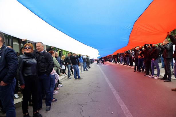 Kosowo: Setki etnicznych Serbów protestują przeciwko nowo wybranym burmistrzom