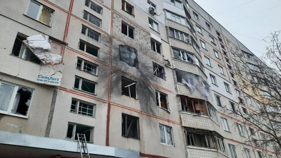 Zniszczenia po ostrzale przez siły rosyjskie w Charkowie