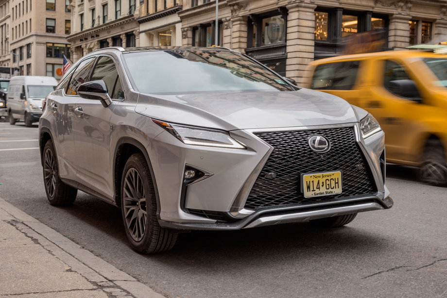 The 2016 RX 350, with a "silver lining metallic" paint job was one of those cars that tested out EXACTLY as expected. OK, the design is going to be a bit much for the 'burbs. But otherwise the crossover that started it all is holding up its responsibilities admirably.
