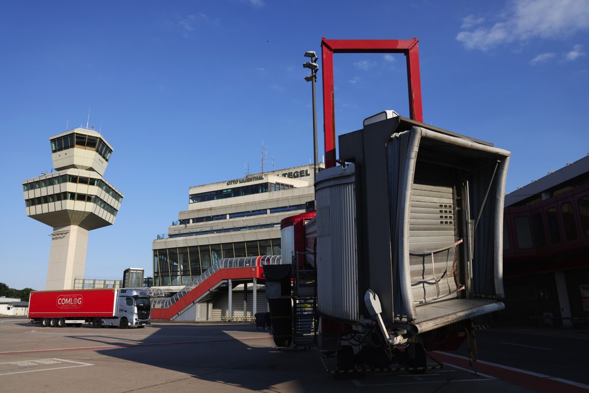 Część uchodźców przebywa na terenie dawnego lotniska Tegel.
