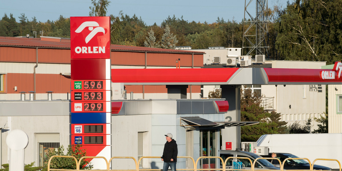 Mimo drożejących cen ropy na świecie, ceny na pylonach w Polsce spadały. 